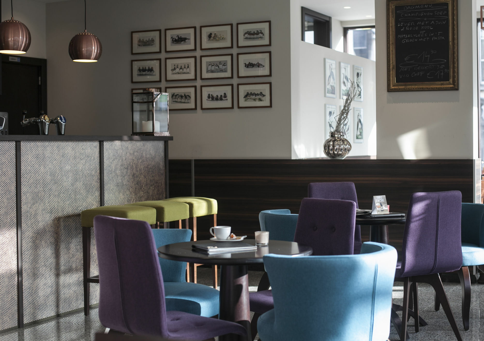 Antwerp Inn Hotel 3*