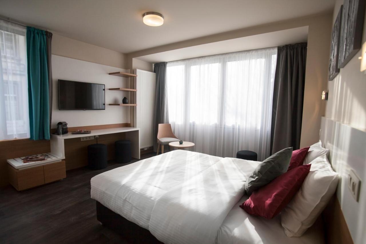 Antwerp Inn Hotel 3*
