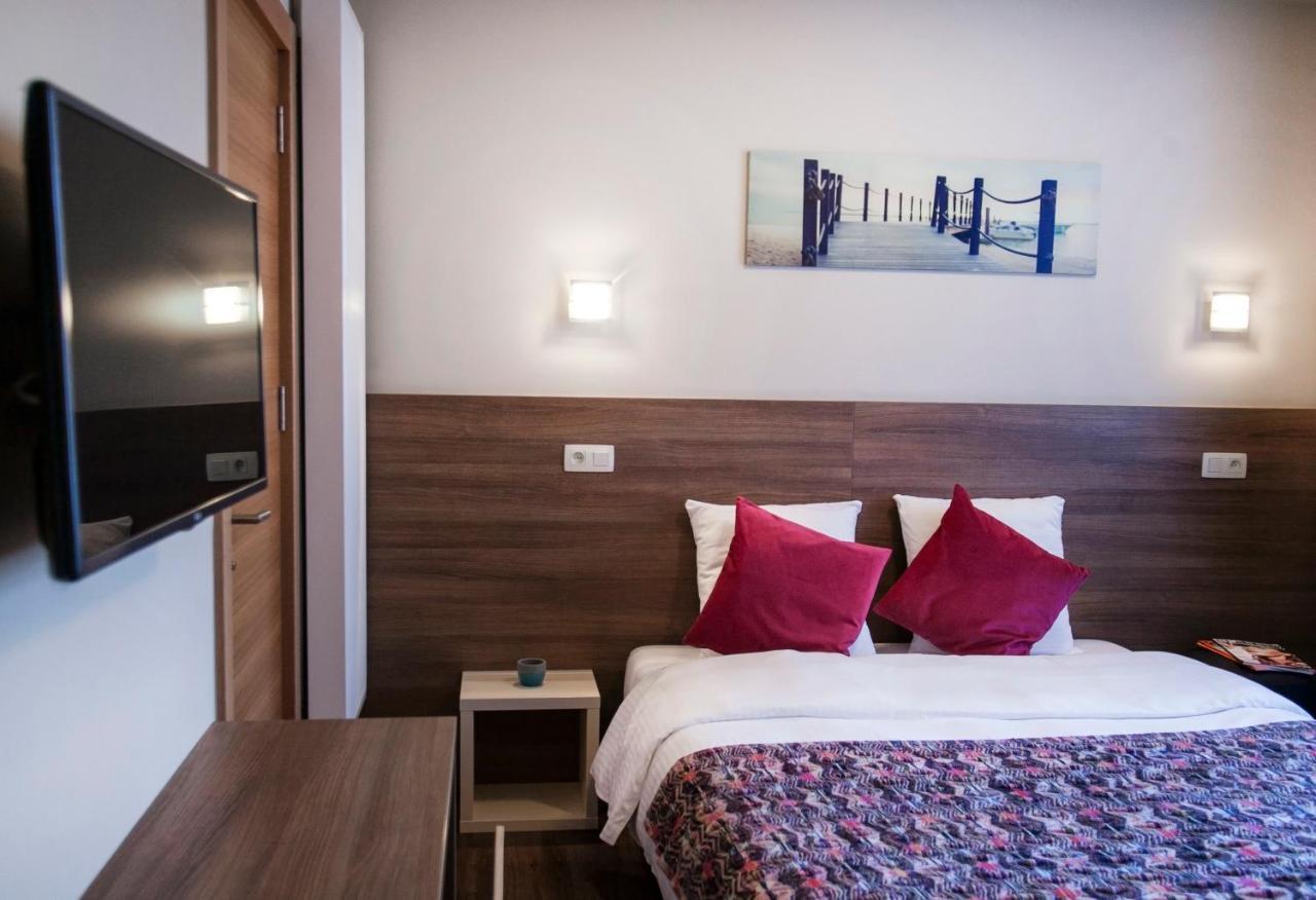 Antwerp Inn Hotel 3*
